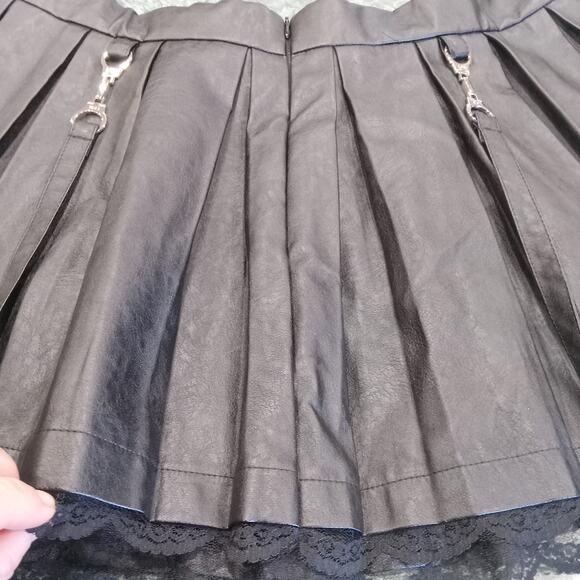 Little For Big Size XL Black Pleather Skirt With Straps & Silvertone Handcuffs - Picture 11 of 13